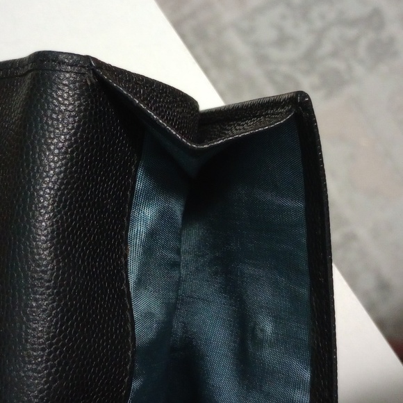 Salvatore Ferragamo Vara Bow Compact Wallet in Black Pebbled Leather - Picture 5 of 14